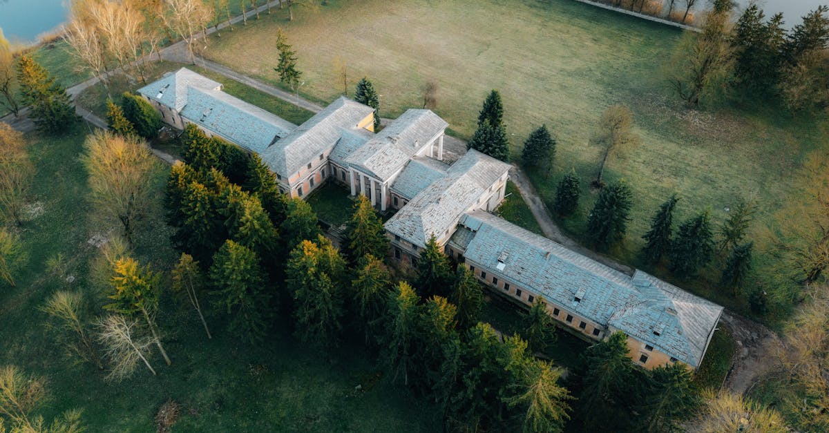 Incorporating Pathways and Walkways in Garden Hardscaping